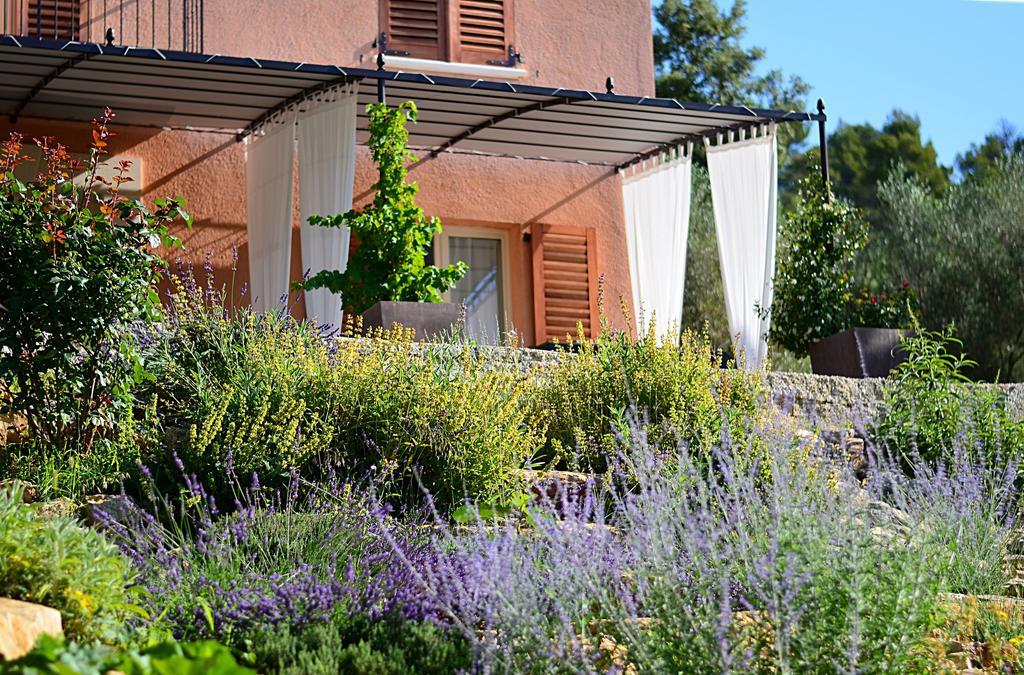 莱文达林住宿加早餐旅馆 Entrecasteaux 外观 照片
